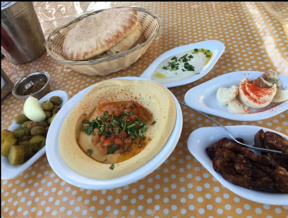 Hummus Eliyahu Gesher HaZiv — foto 7