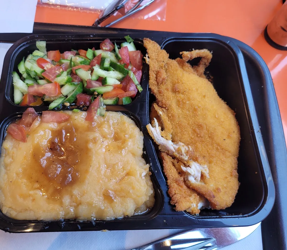 Schnitzel Company Yigal Alon — foto 2