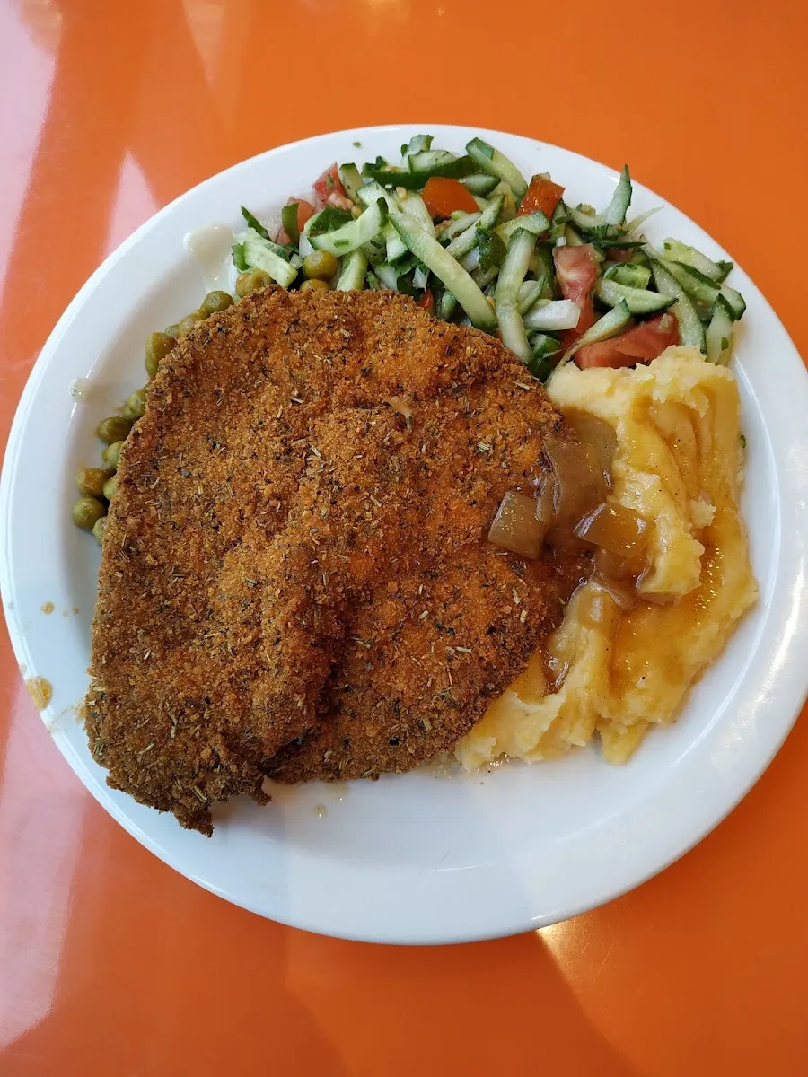 Schnitzel Company Yigal Alon — foto 5