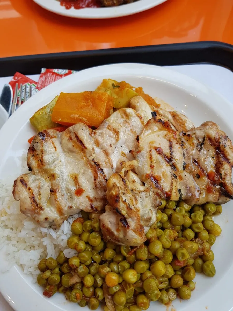 Schnitzel Company Yigal Alon — foto 8
