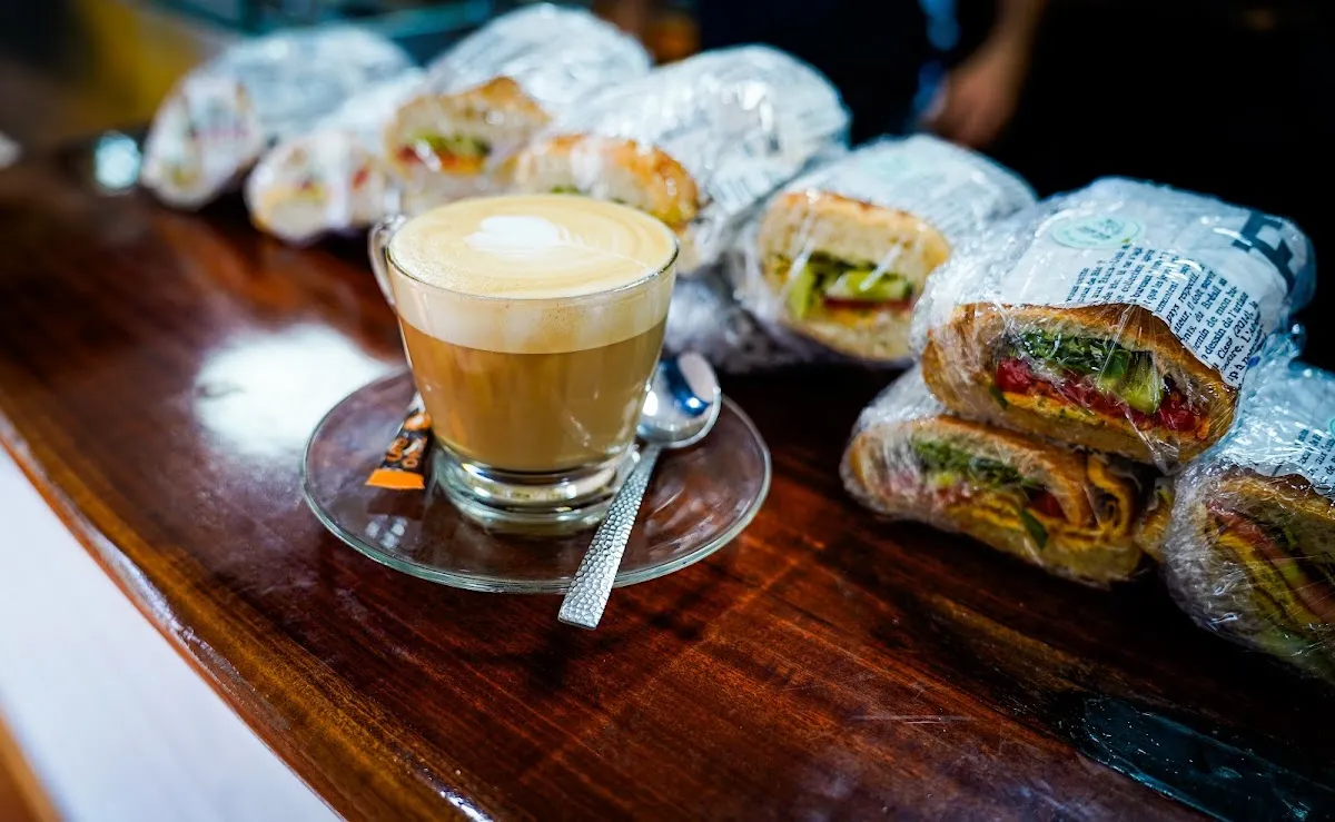 Tzarfati - Sandwiches & Salads — foto 2
