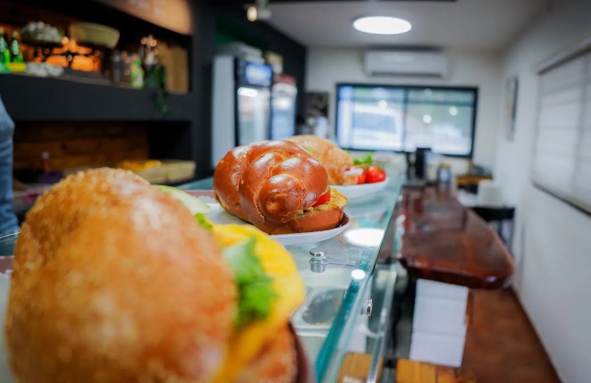 Tzarfati - Sandwiches & Salads — foto 4