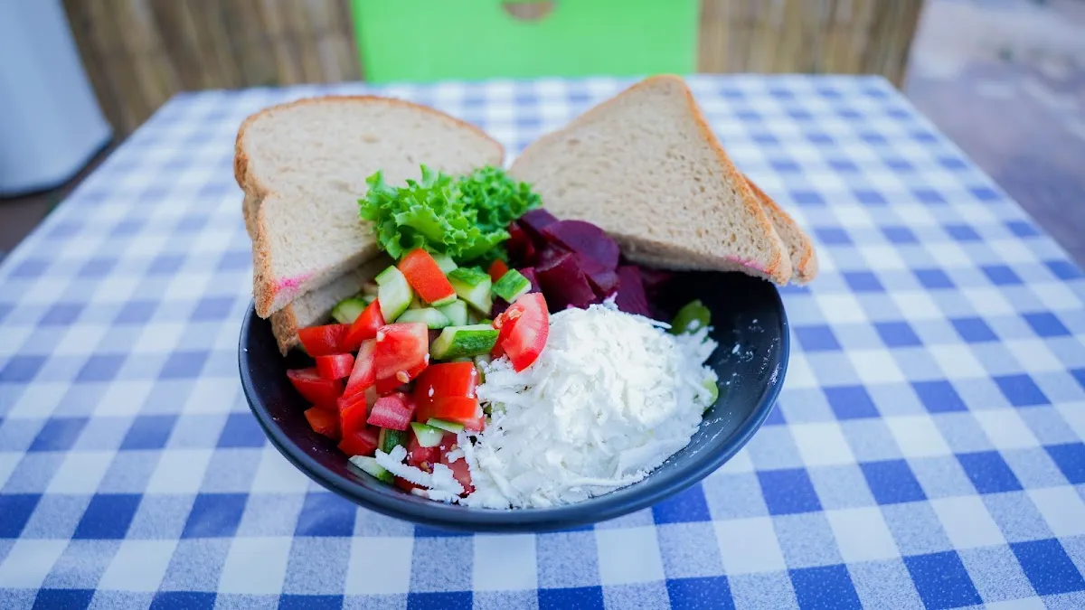 Tzarfati - Sandwiches & Salads — foto 5