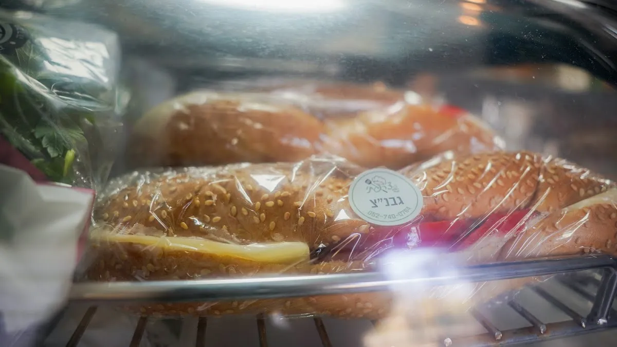 Tzarfati - Sandwiches & Salads — foto 6