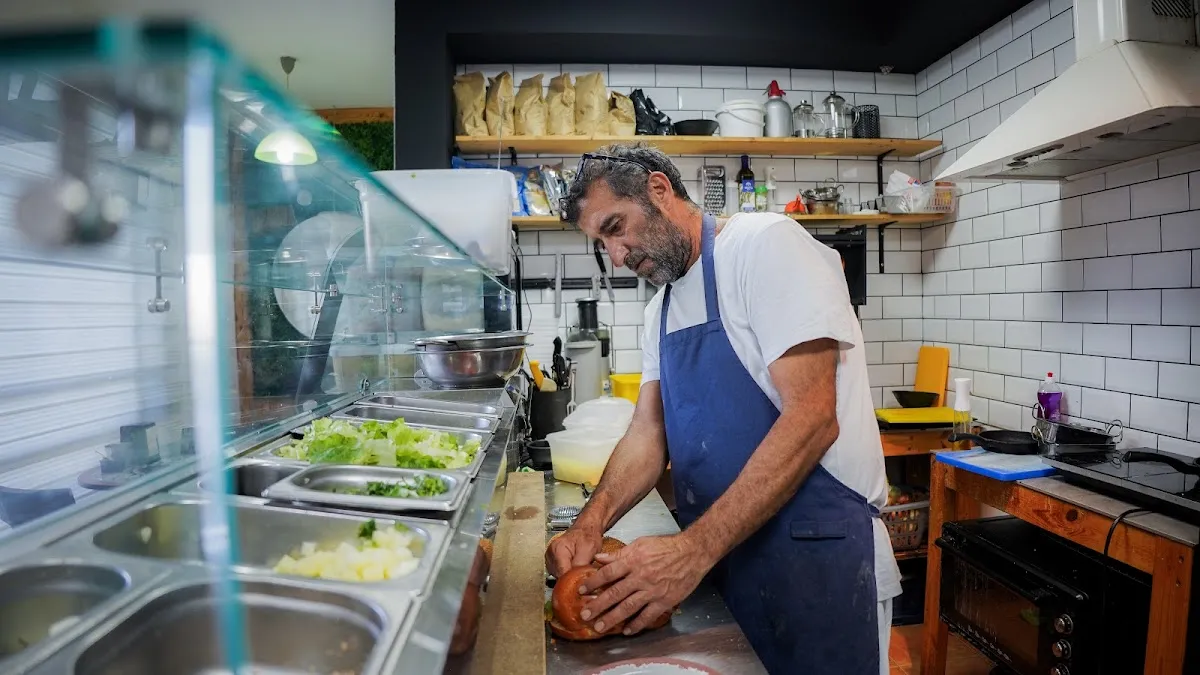 Tzarfati - Sandwiches & Salads — foto 8