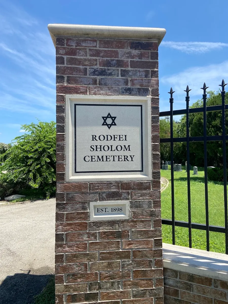 Rodfei Shalom Cemetery — foto 2