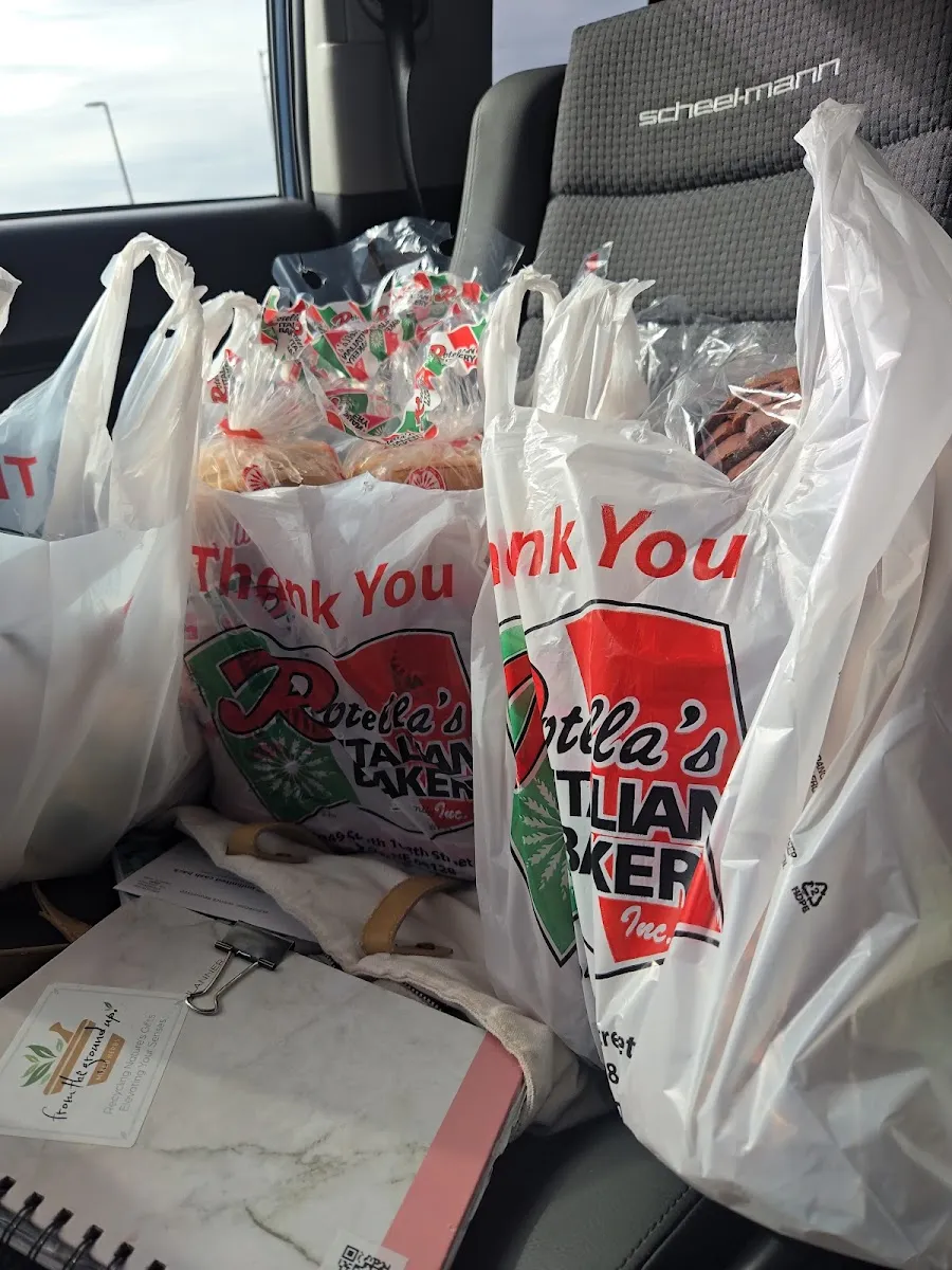 Rotella's Italian Bakery Retail Store — foto 7