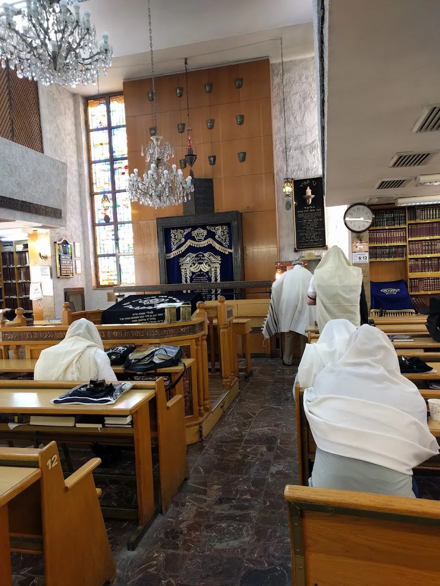 Sadigura Knesset Mordechai Synagogue — foto 4