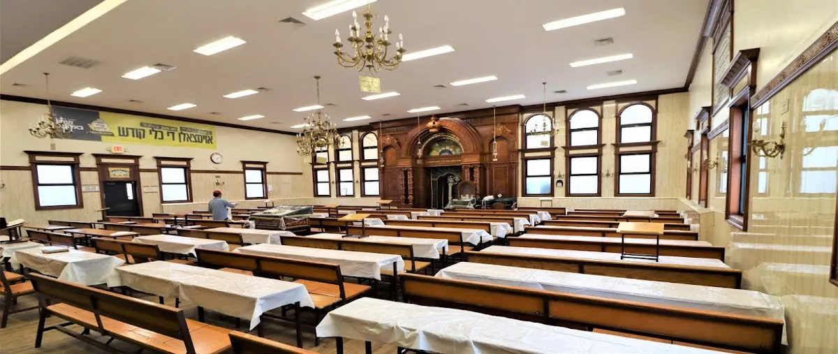 Satmar Beis Burach Sasev shul