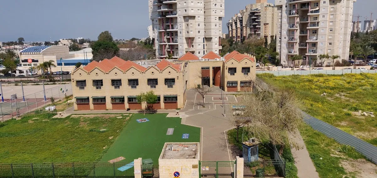 School Talmud Torah Chabad, Menachem armies — foto 5