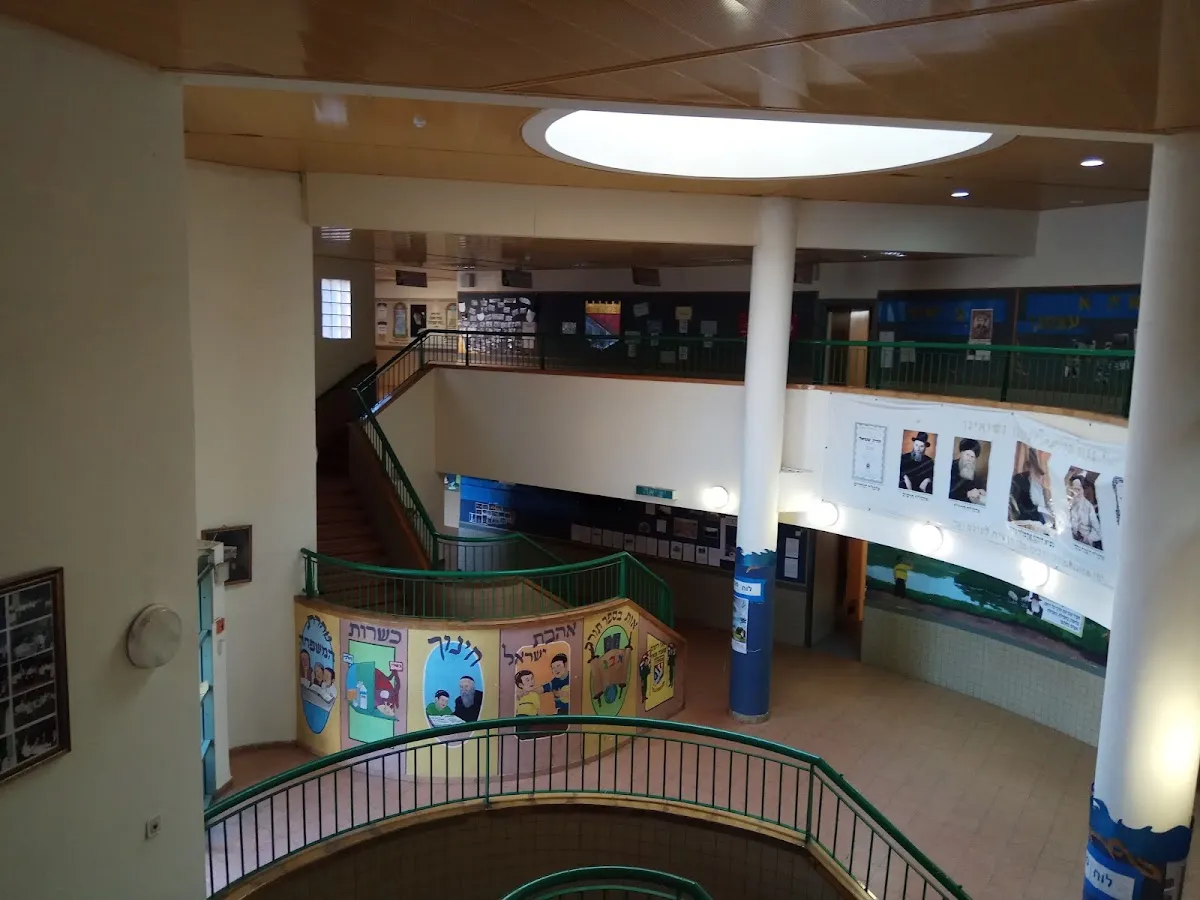 School Talmud Torah Chabad, Menachem armies — foto 10