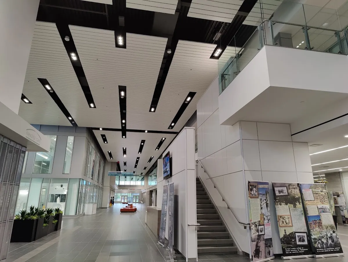 Schwartz/Reisman Centre — foto 9