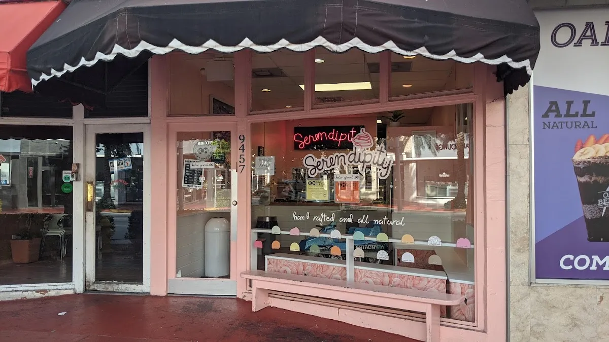 Serendipity Creamery & Yogurt Cafe — foto 9
