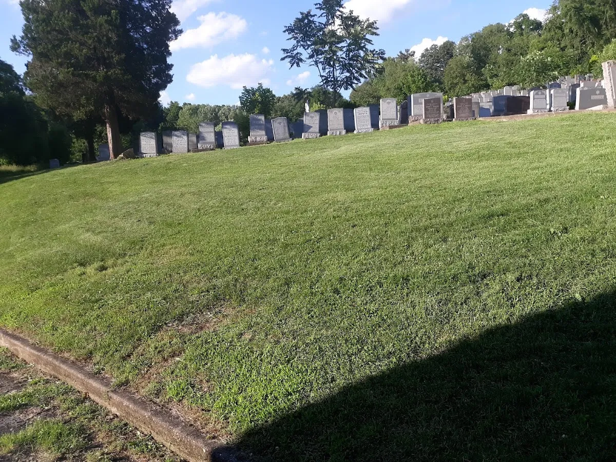 Shaare Torah Cemetery — foto 4