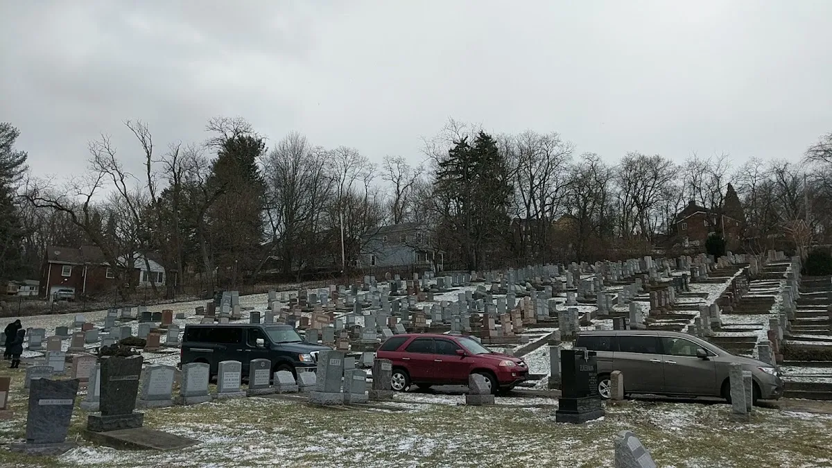 Shaare Torah Cemetery — foto 8