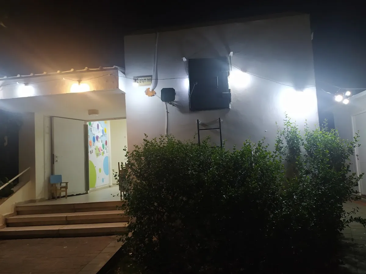 Shalhevet Chabad Yeshiva