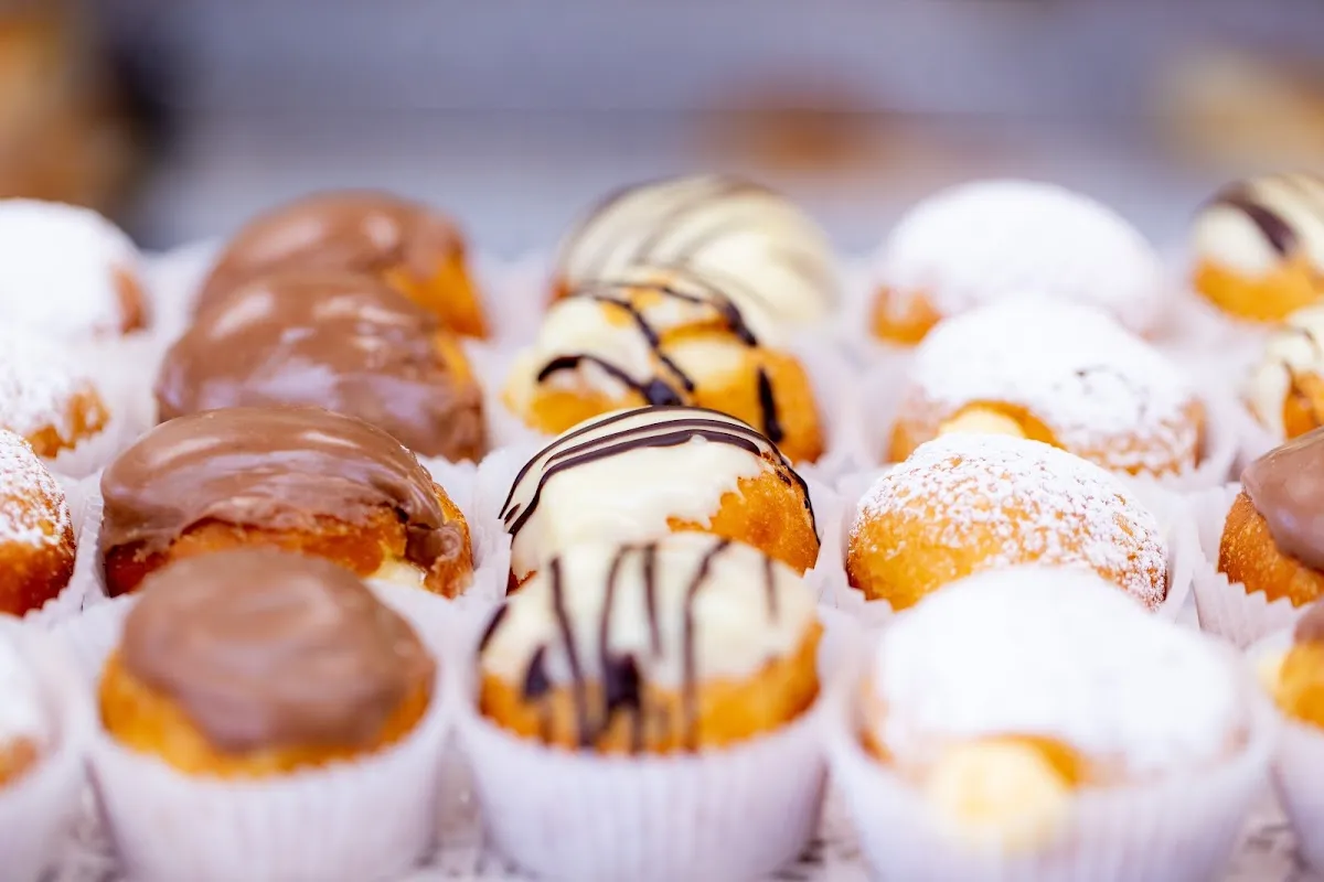 Shalom Hot Bagels - Bakery Patisserie Delicatessen — photo 6