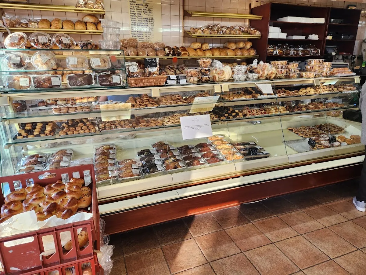 Shalom Hot Bagels - Bakery Patisserie Delicatessen — photo 9