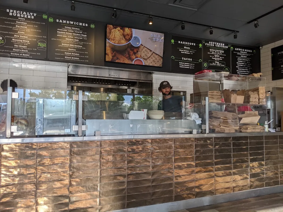 Sheli's Burgers & Fried Chicken — foto 3