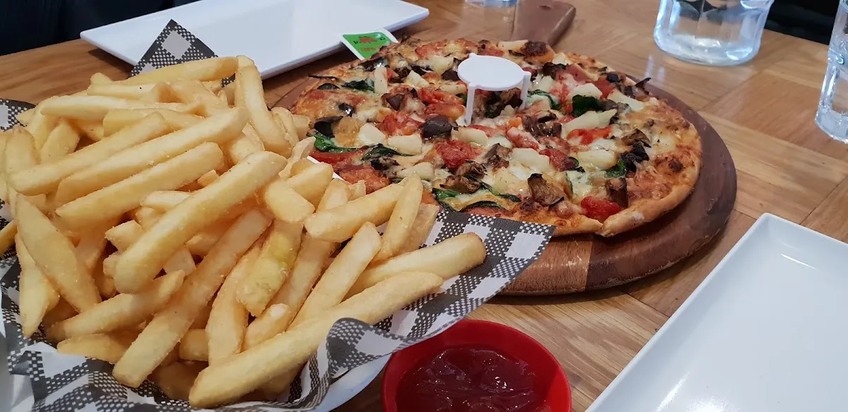 Shemesh Vegetarian Pizza Bar & More — foto 5