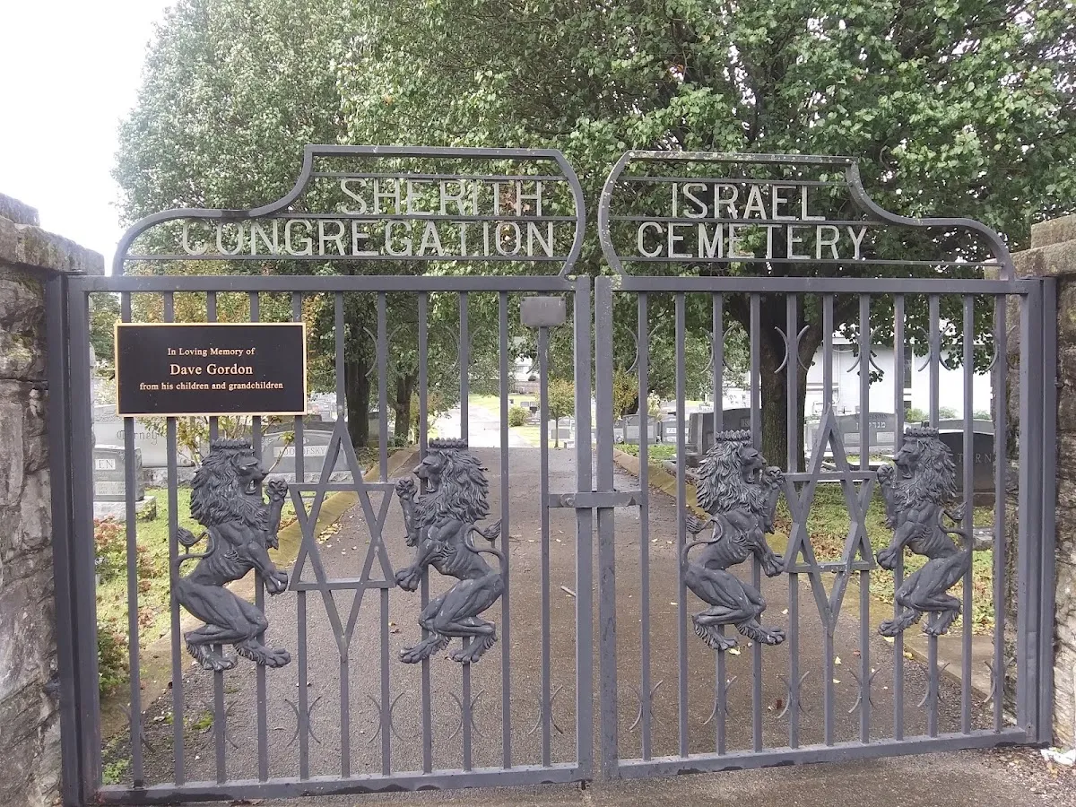 Sherith Israel and West End Synagogue Cemetery — foto 8