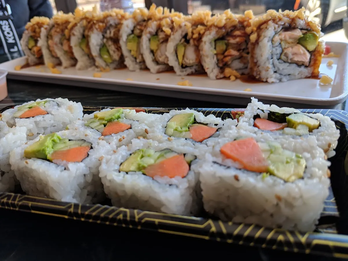 Shiraz Pizza & Sushi — photo 7