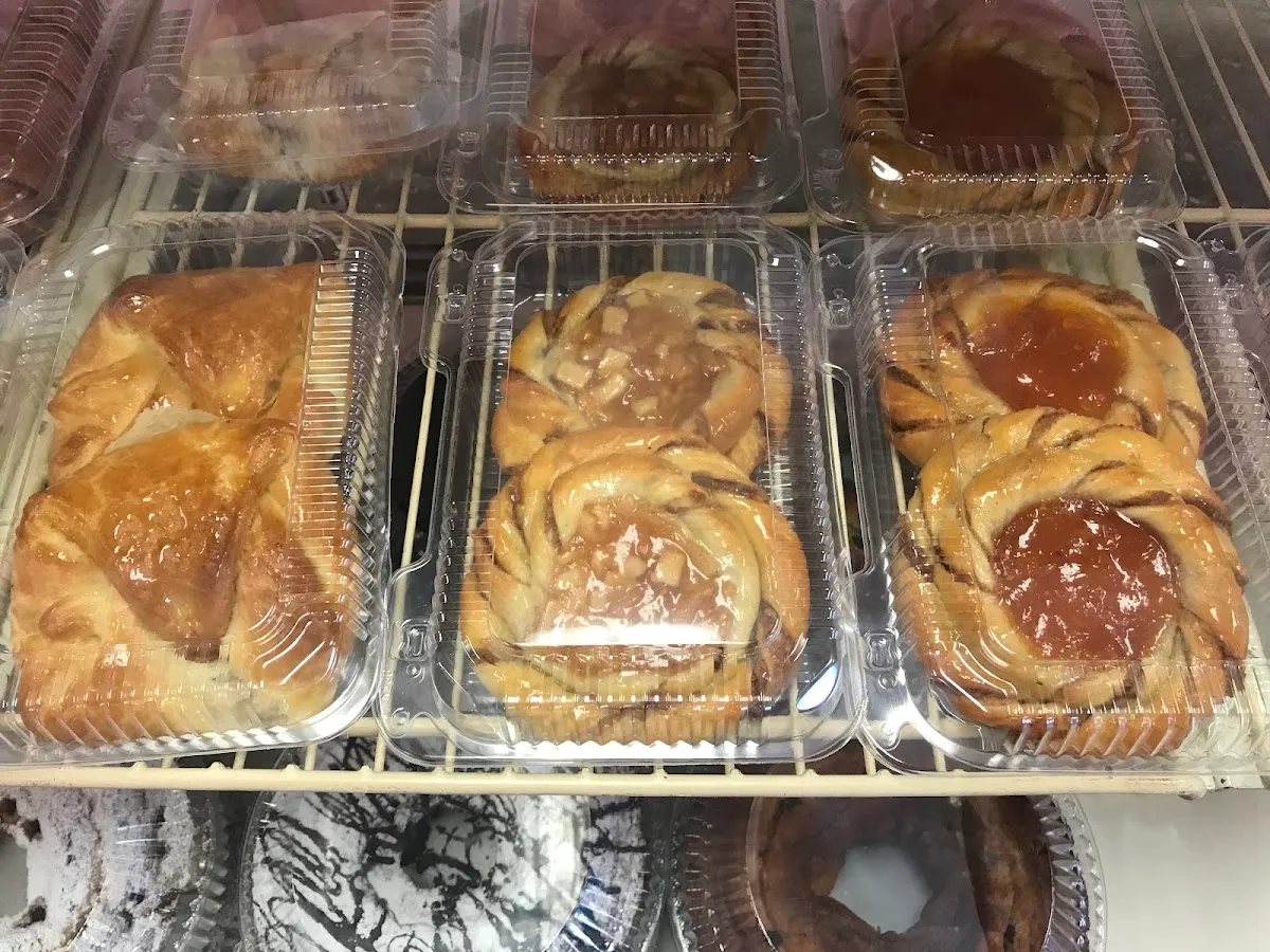 Shloimies Kosher Bakery — photo 7