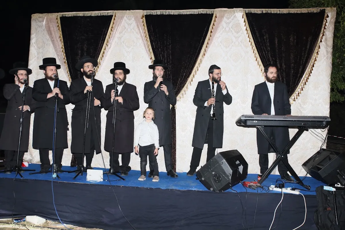 Shomrei Emunim Chasidim Beit Midrash — foto 4