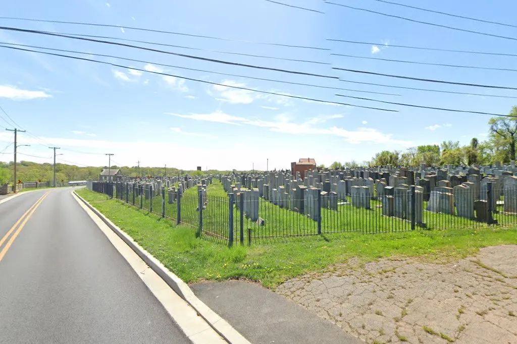 Shomrei Hadath Ve Tzemach Sedek Cemetery — photo 3