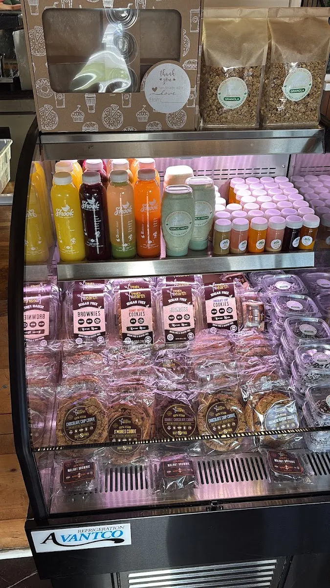 Shook Healthy Cafe and Juice Bar — photo 8