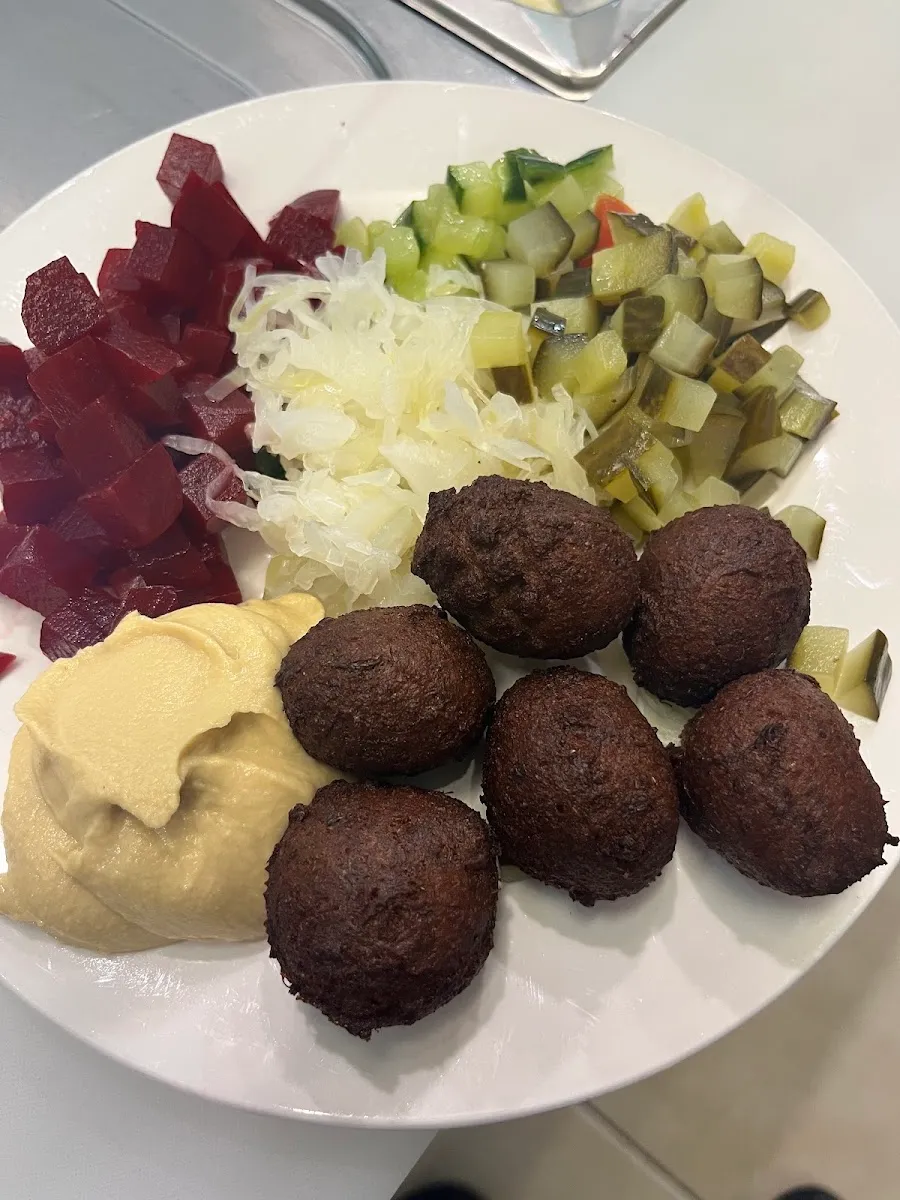Shwarma Bar & Channahs Deli — foto 4