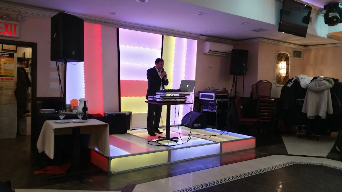 Simcha Palace Glatt Kosher Restaurant — foto 8