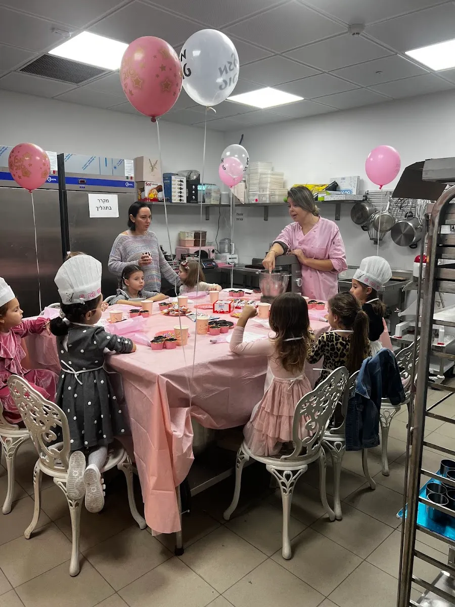 Sprinkles Bakery — photo 5
