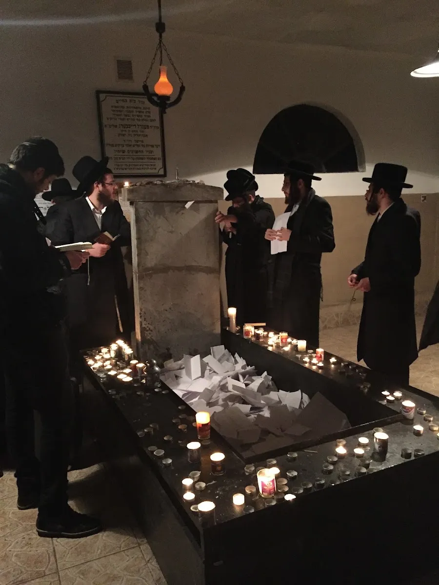 Stary cmentarz żydowski w Łańcucie (ohel cadyka Naftalego z Ropczyc) — foto 7