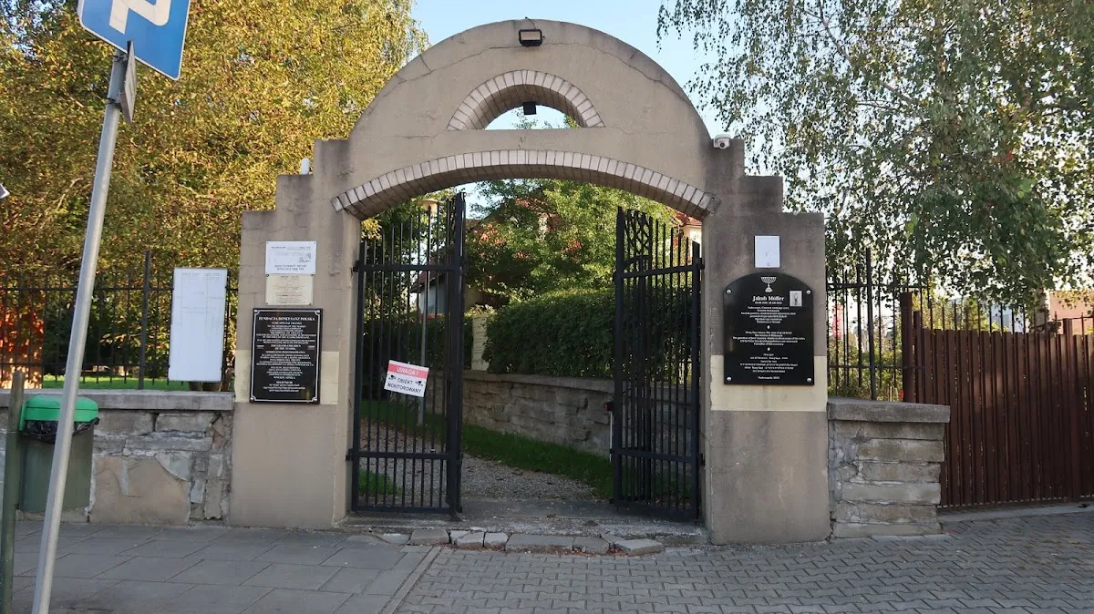 Stary cmentarz żydowski w Nowym Sączu (ohel cadyków z Sącza) — foto 5