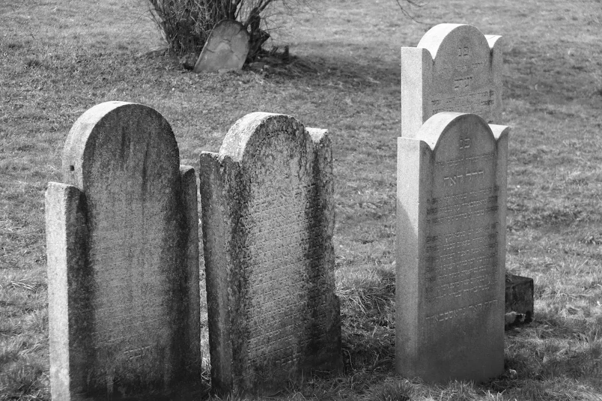 Stary cmentarz żydowski w Nowym Sączu (ohel cadyków z Sącza) — foto 8