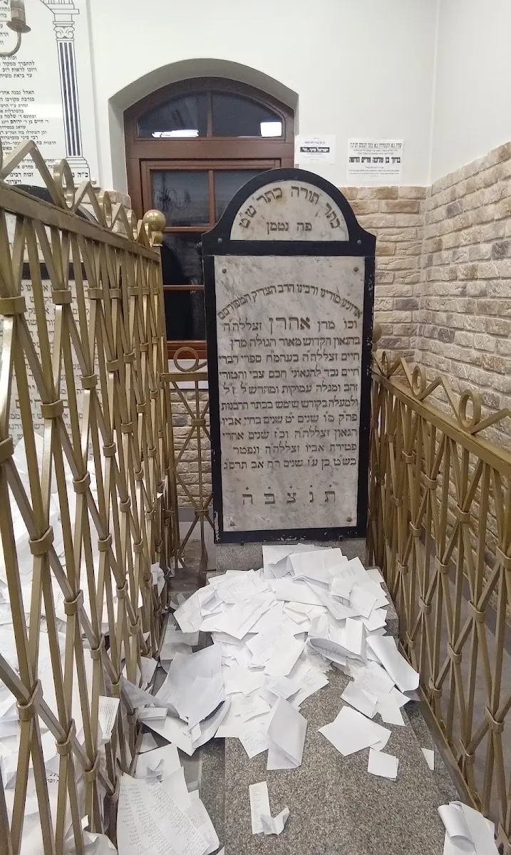 Stary cmentarz żydowski w Nowym Sączu (ohel cadyków z Sącza) — foto 9