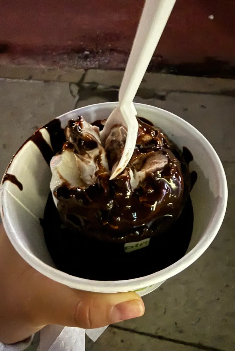 SugarPop Kosher Candy Bar & PinkBerry Frozen Yogurt — foto 2