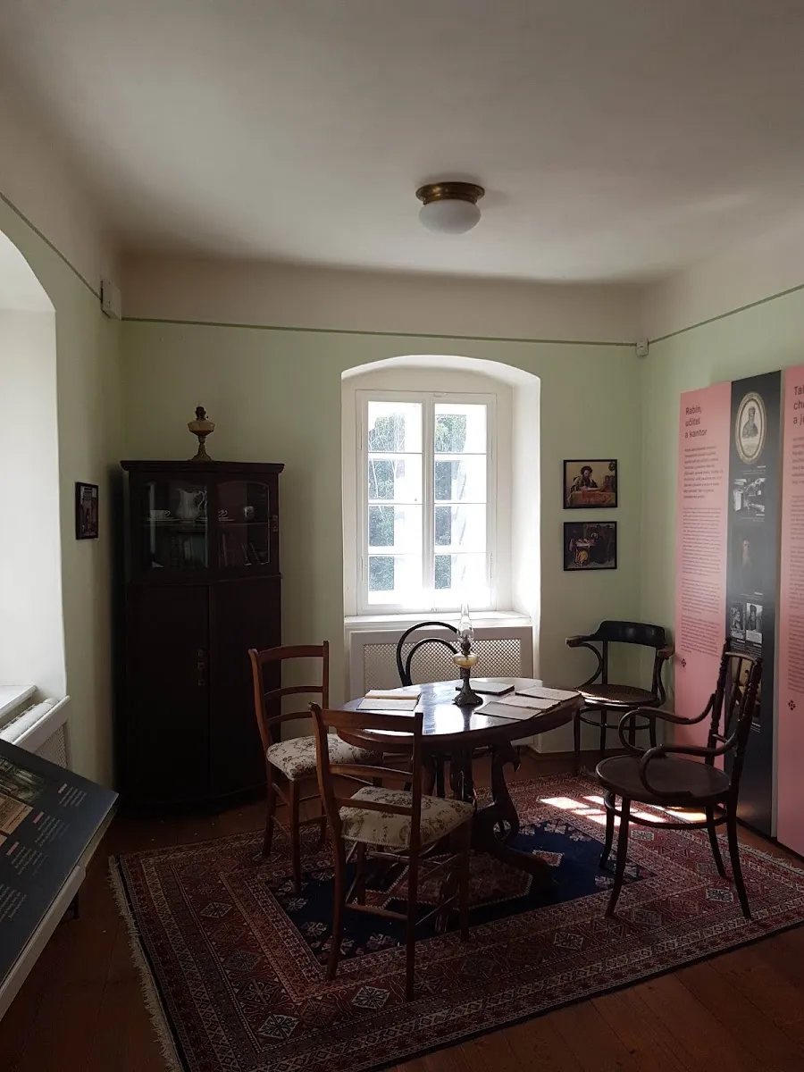 Synagoga a Rabínský dům v Úštěku — foto 8