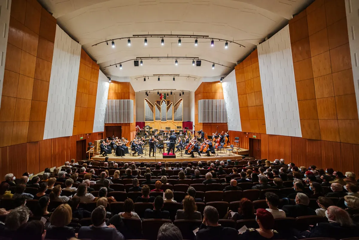 Synagogue (former), Bartok Philharmonic hall, Szombathely — photo 4