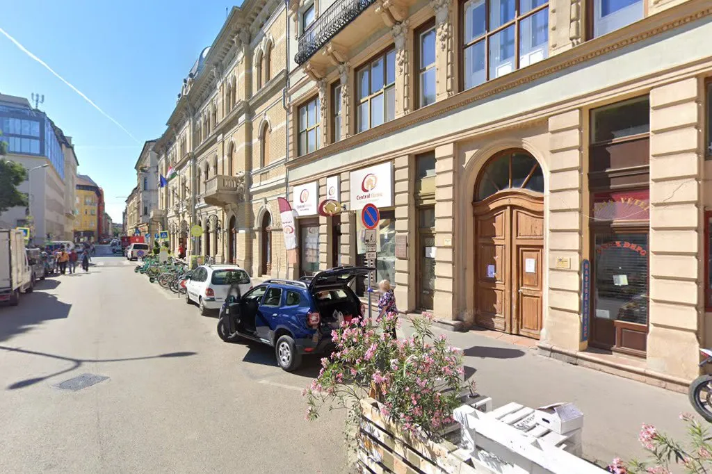 Synagogue (Hunyadi Square, Budapest District VI) — photo 3