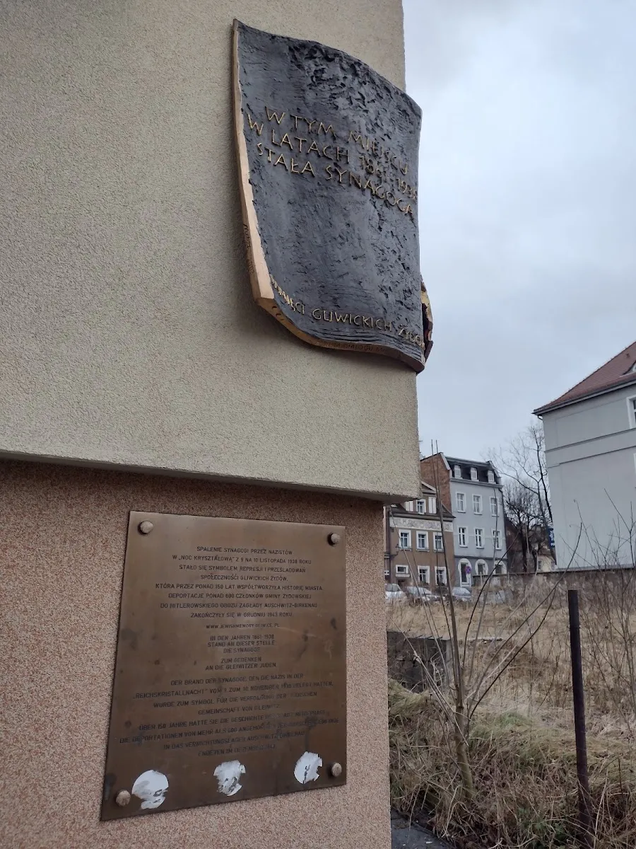 Tablice upamiętniające Synagoge w Gliwicach — photo 7