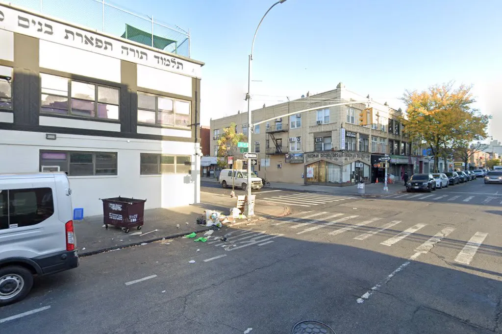 Talmud Torah Tiferes Bunim Munkach — photo 2