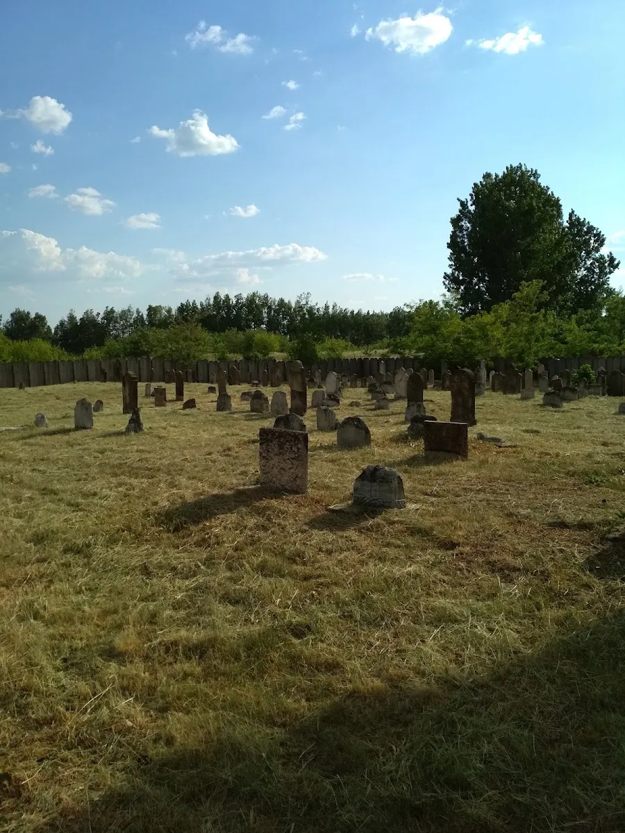 Taub Eizik Izsák csodarabbi nyughelye — foto 2