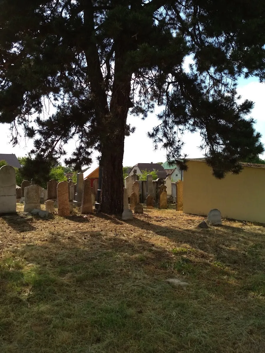 Taub Eizik Izsák csodarabbi nyughelye — foto 5