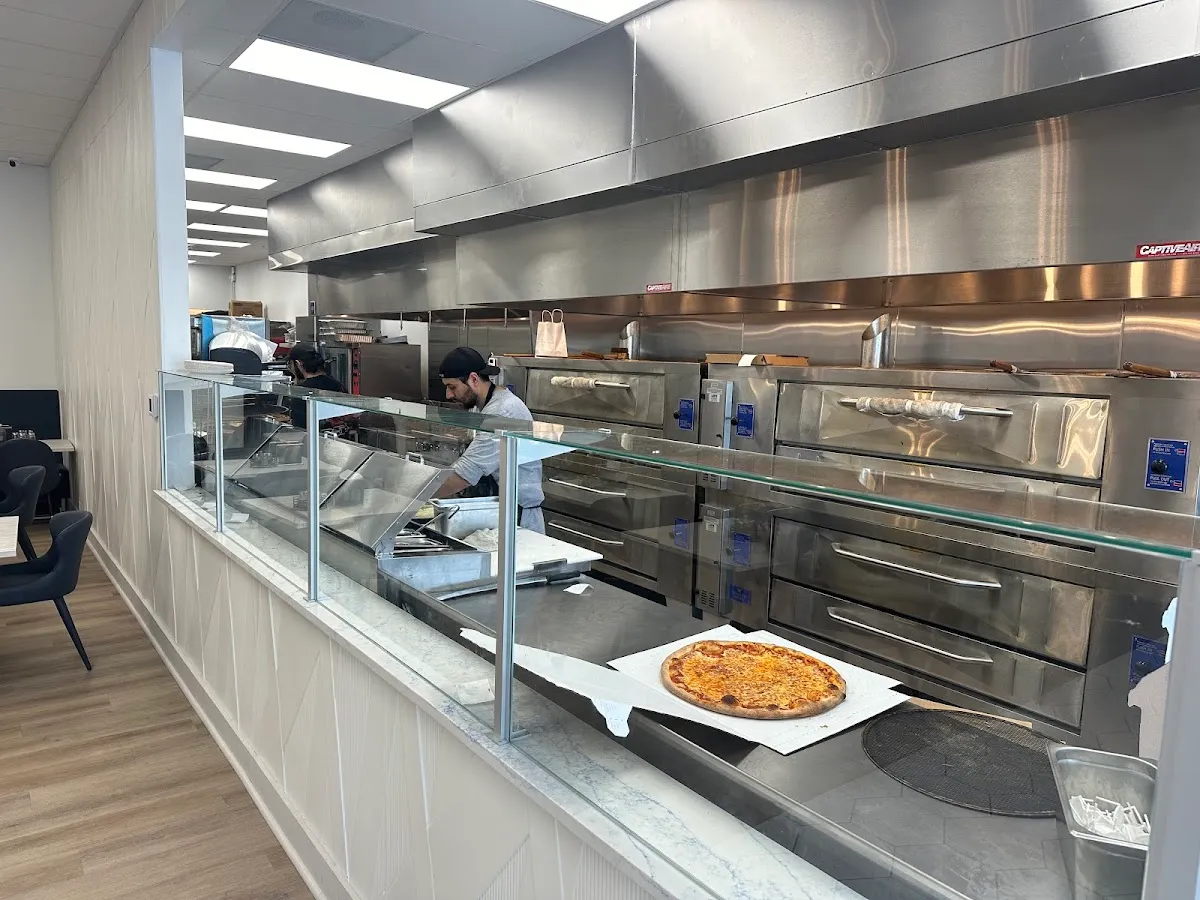 Tel-Aviv Slices Pizza