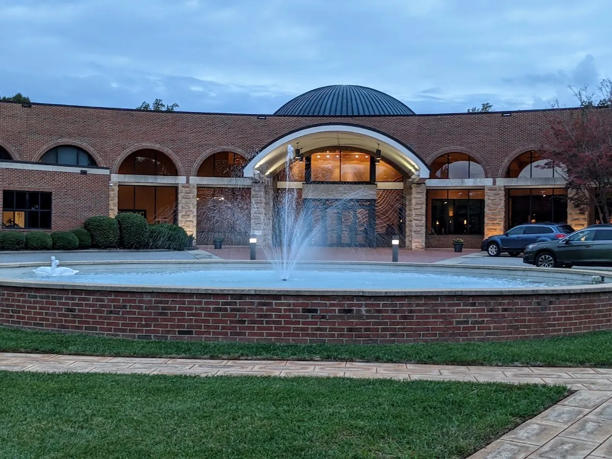 Temple Emanuel (Greensboro, Jefferson Rd) — foto 3