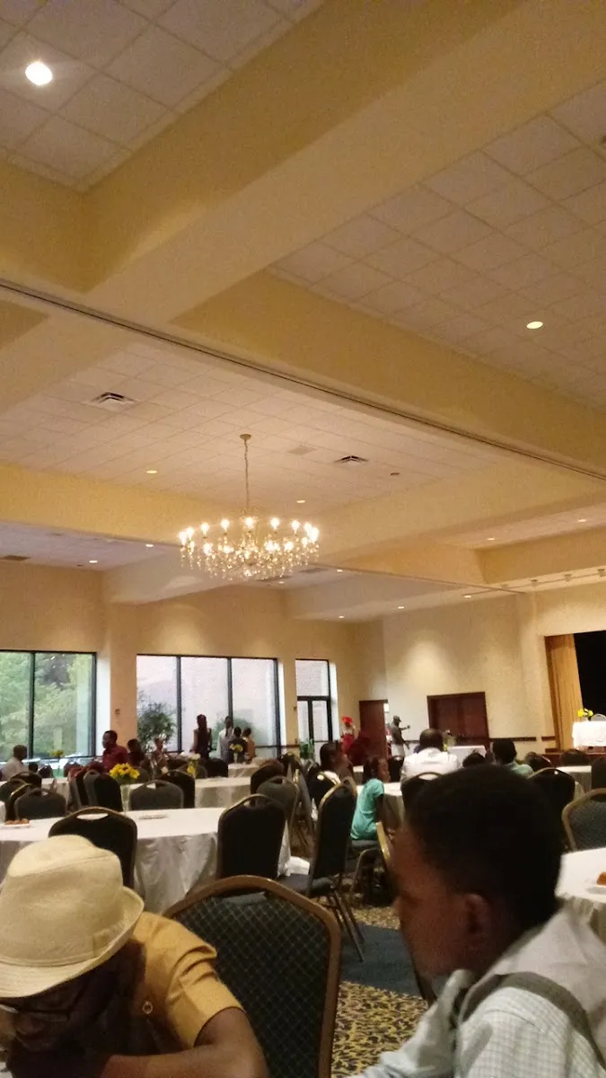 Temple Emanuel (Greensboro, Jefferson Rd) — foto 5