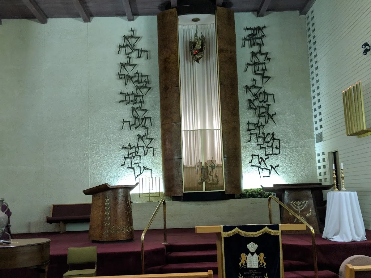 Temple Isaiah/Jewish Community Center — foto 10