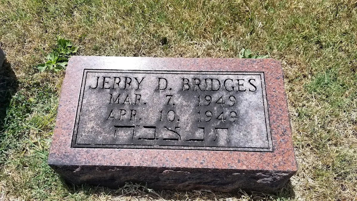 Temple Israel Cemetery — photo 6
